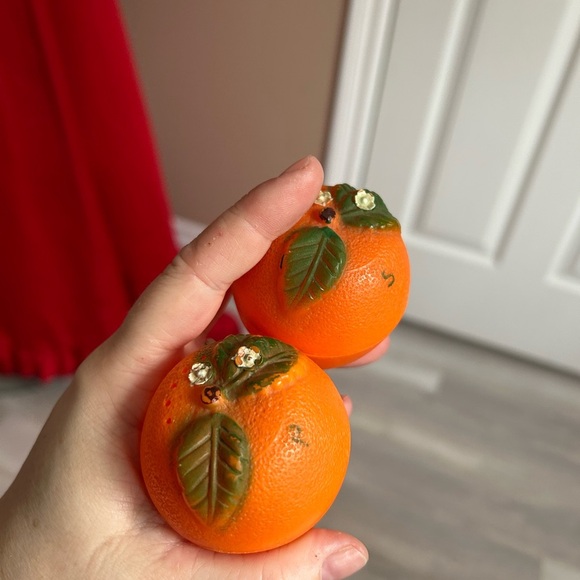 4/$100 Orange Fruit-Shaped Containers salt and pepper shakers 🍊 - Picture 3 of 7